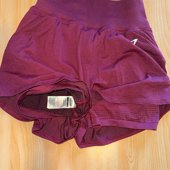 Gymshark Women's 2-1 High-Waist Maroon/ Burgundy Athletic Shorts - Picture 4 of 4